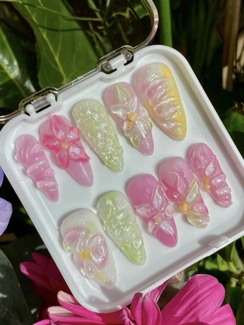 Press-on set met gesculpte 3D nail-art door Yassie Nailzz