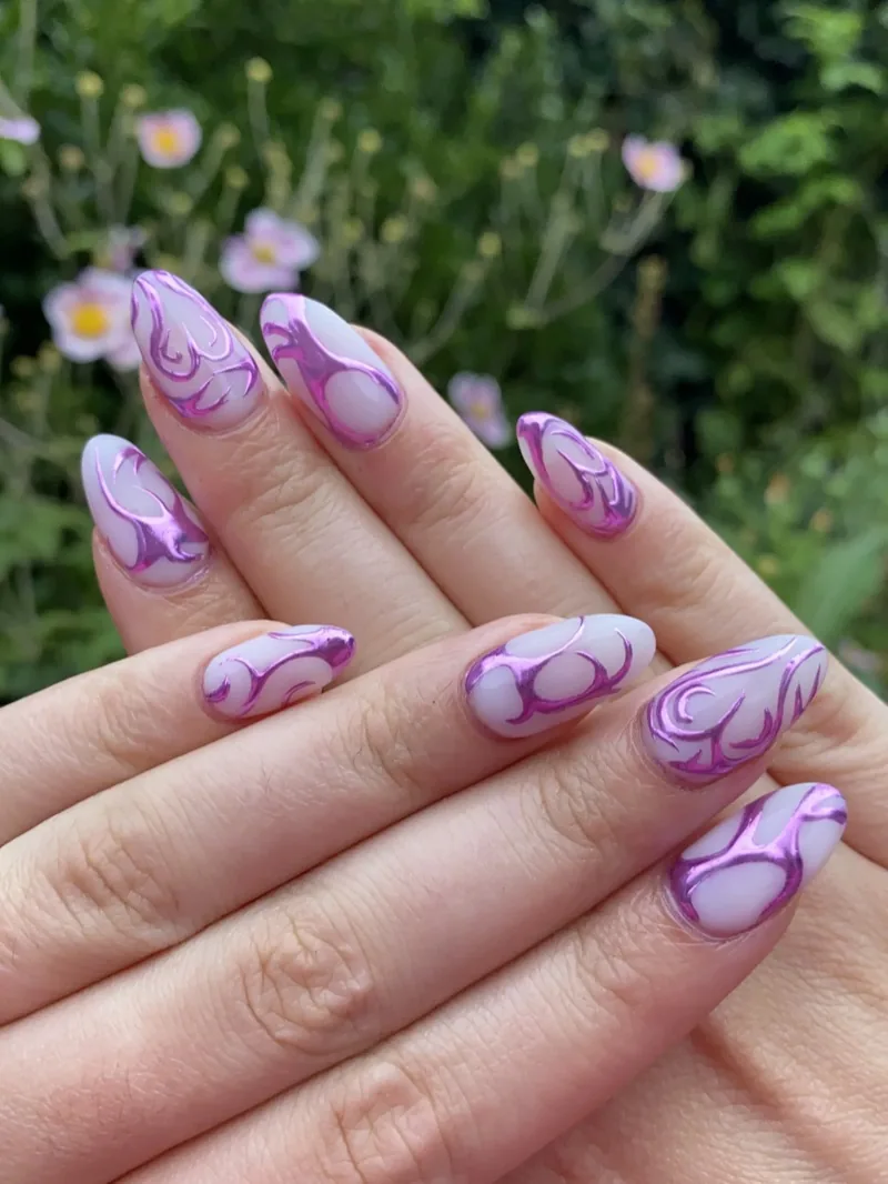 Gel-X set met spiegelchrome design door Yassie Nailzz in Alkmaar