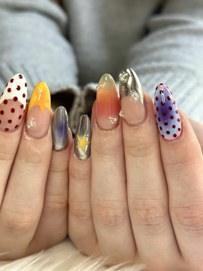 Yassie Nailzz gel-x mix en match nagels met polkadots en chrome