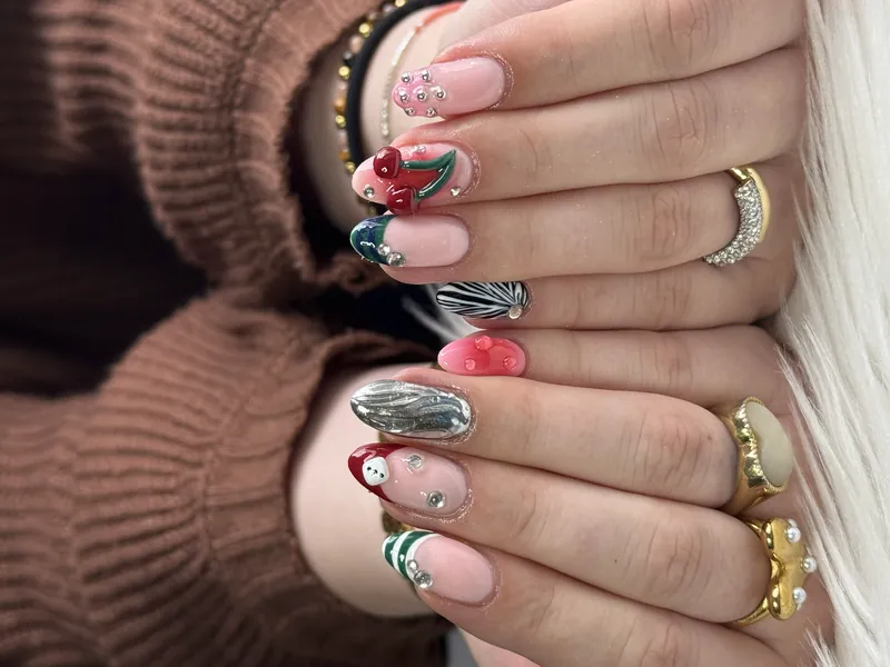 Yassie Nailzz mix en match freestyle nail-art op biab-basis met kers en dobbelsteen