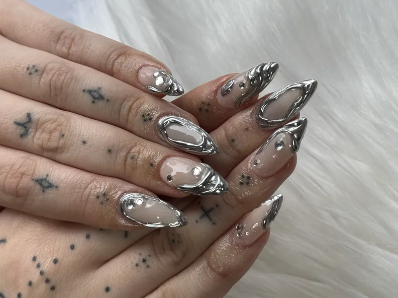 Yassie Nailzz silver 3D chrome nagels