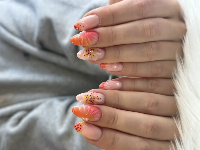 Yassie Nailzz sunset nagels met schelp design en overloop
