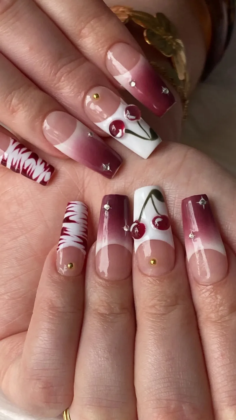 Handgeschilderde nail-art op een Biab-basis door Yassie Nailzz in Alkmaar