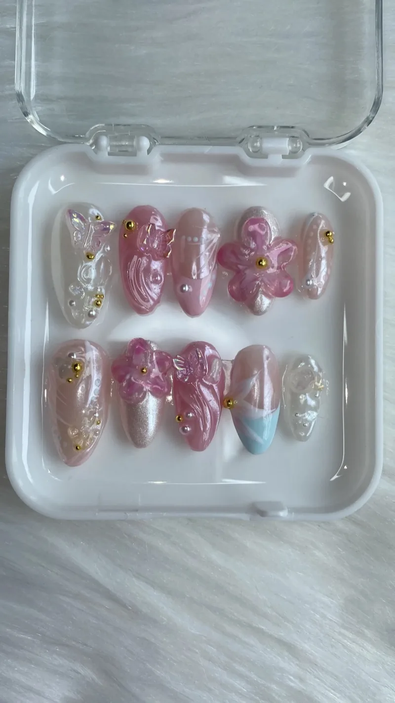 Almond Gel-X nagels door Yassie Nailzz in Alkmaar